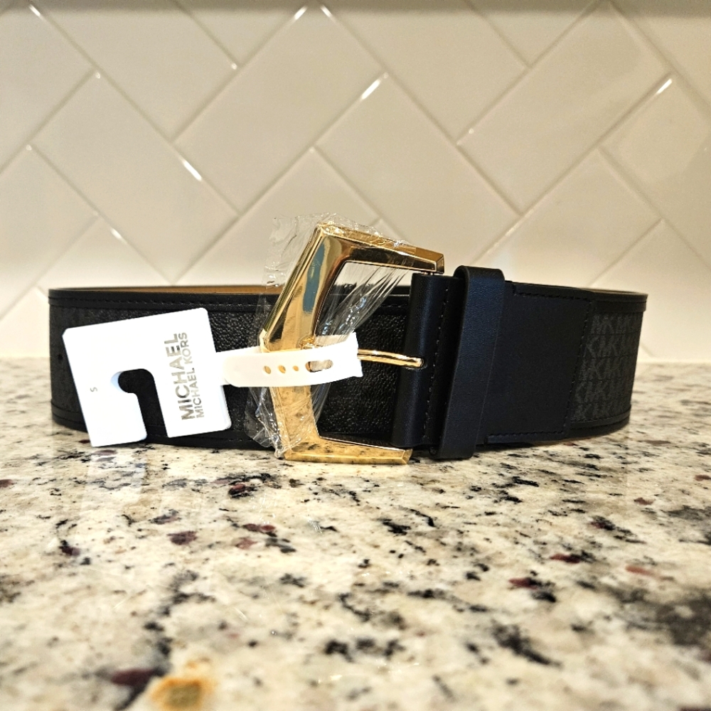 📉📉Micheal Kors Large Gold Buckle Expandable belt sz S